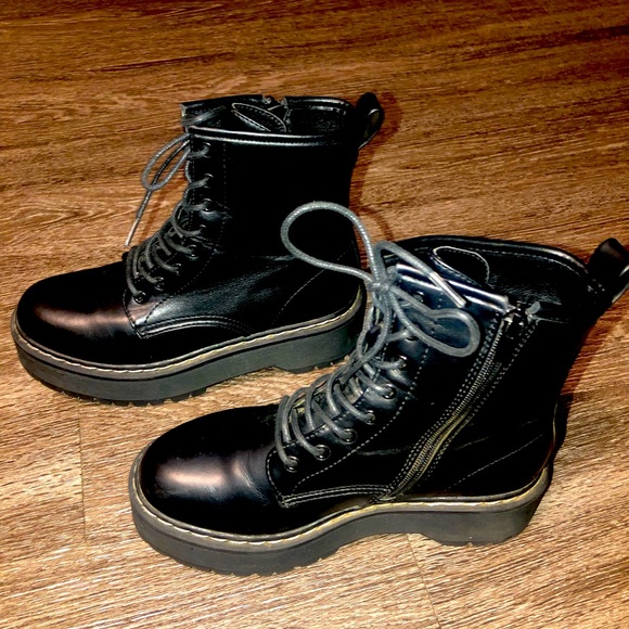 Steve Madden “Betty” style combat boots. - Picture 5 of 9